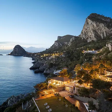 منتجع Seafront Collection - And *